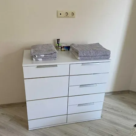 в затворен комплекс артур гр влас *